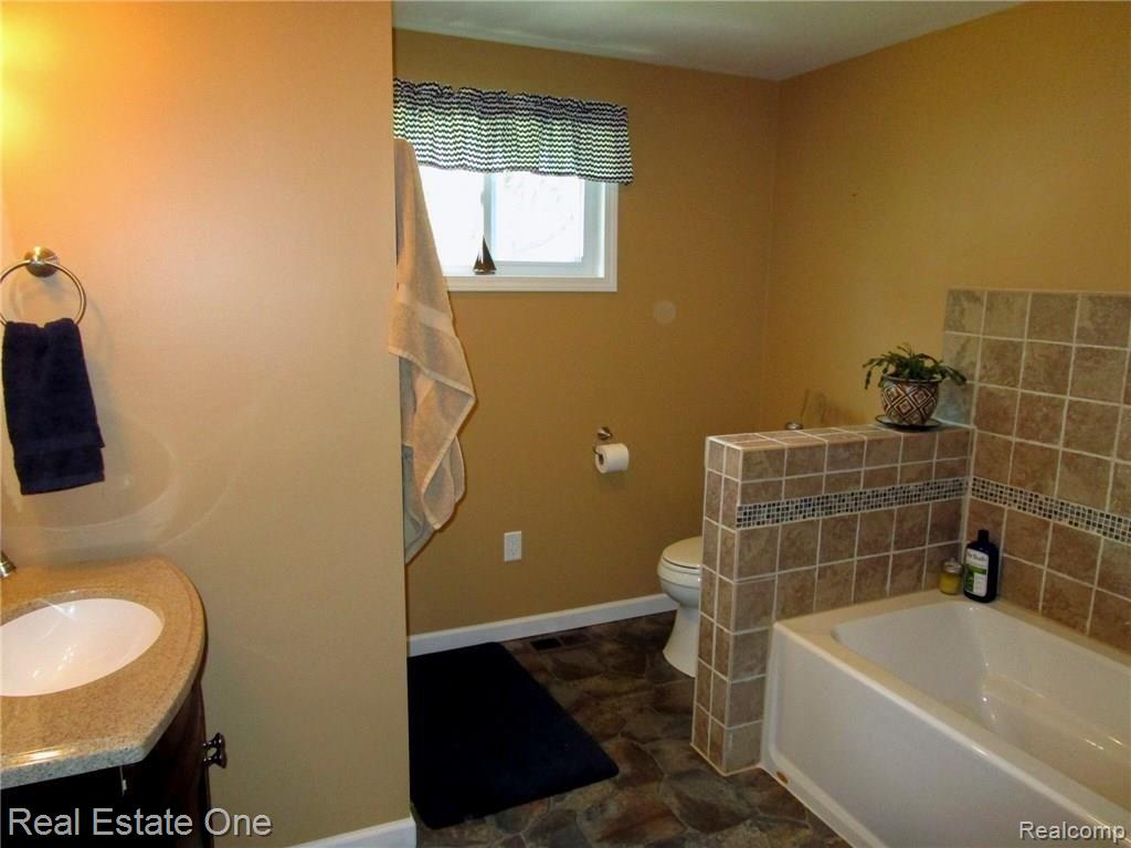 19601 Coachwood Road Riverview, MI 48193 - Photo 18 of 36 IMG_0173.jpg