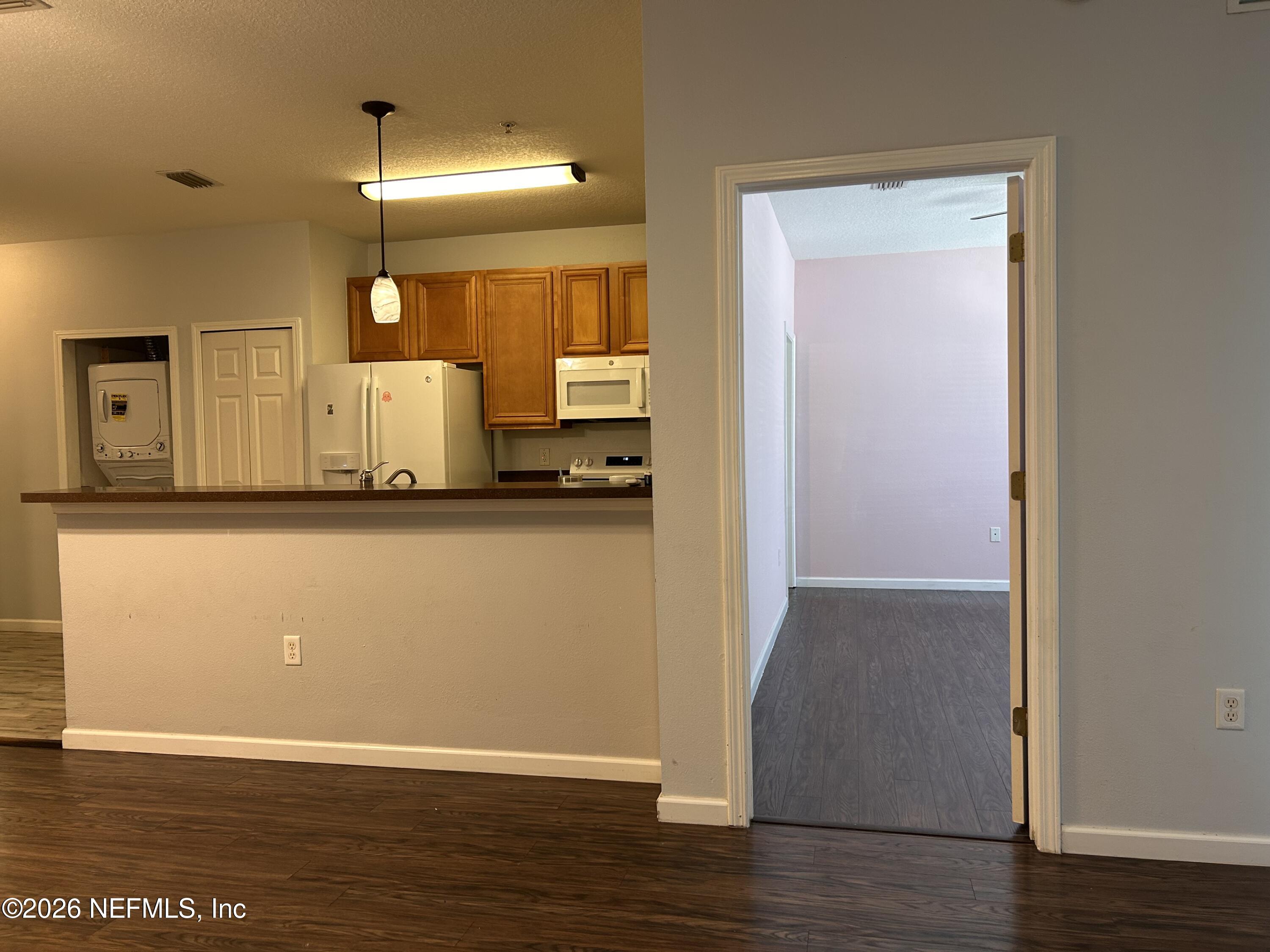 8215 Green Parrot Road, Unit 103 Jacksonville, FL 32256 - Photo 5 of 28 IMG_6955