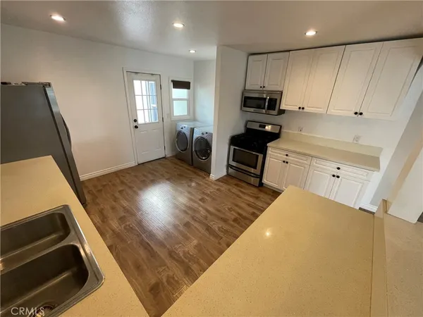 $4,000 | 1407 South Ross Street, Santa Ana, CA 92707