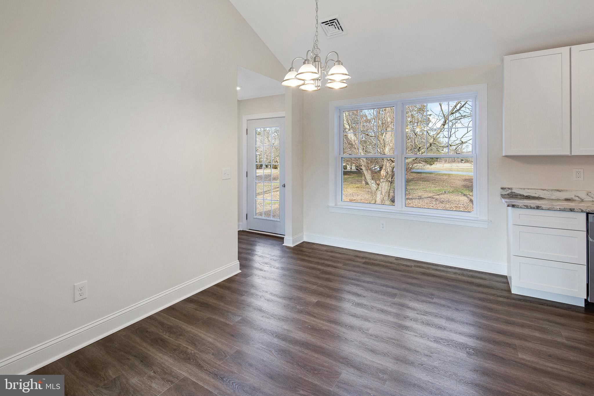 464 Three Bridge Road Newfield, NJ 08344 - Photo 15 of 41 Dining room