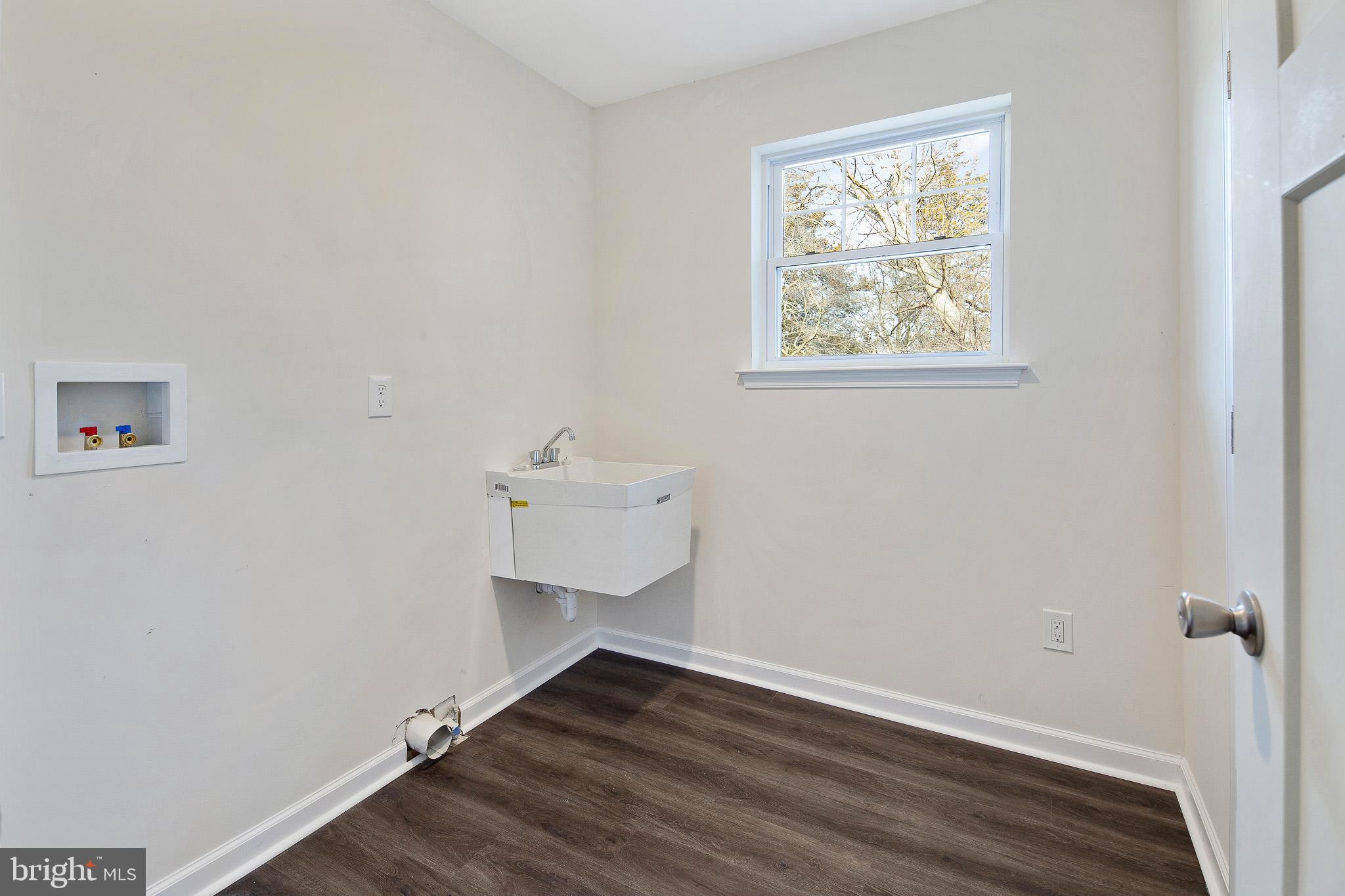 464 Three Bridge Road Newfield, NJ 08344 - Photo 19 of 41 Laundry/Mudroom