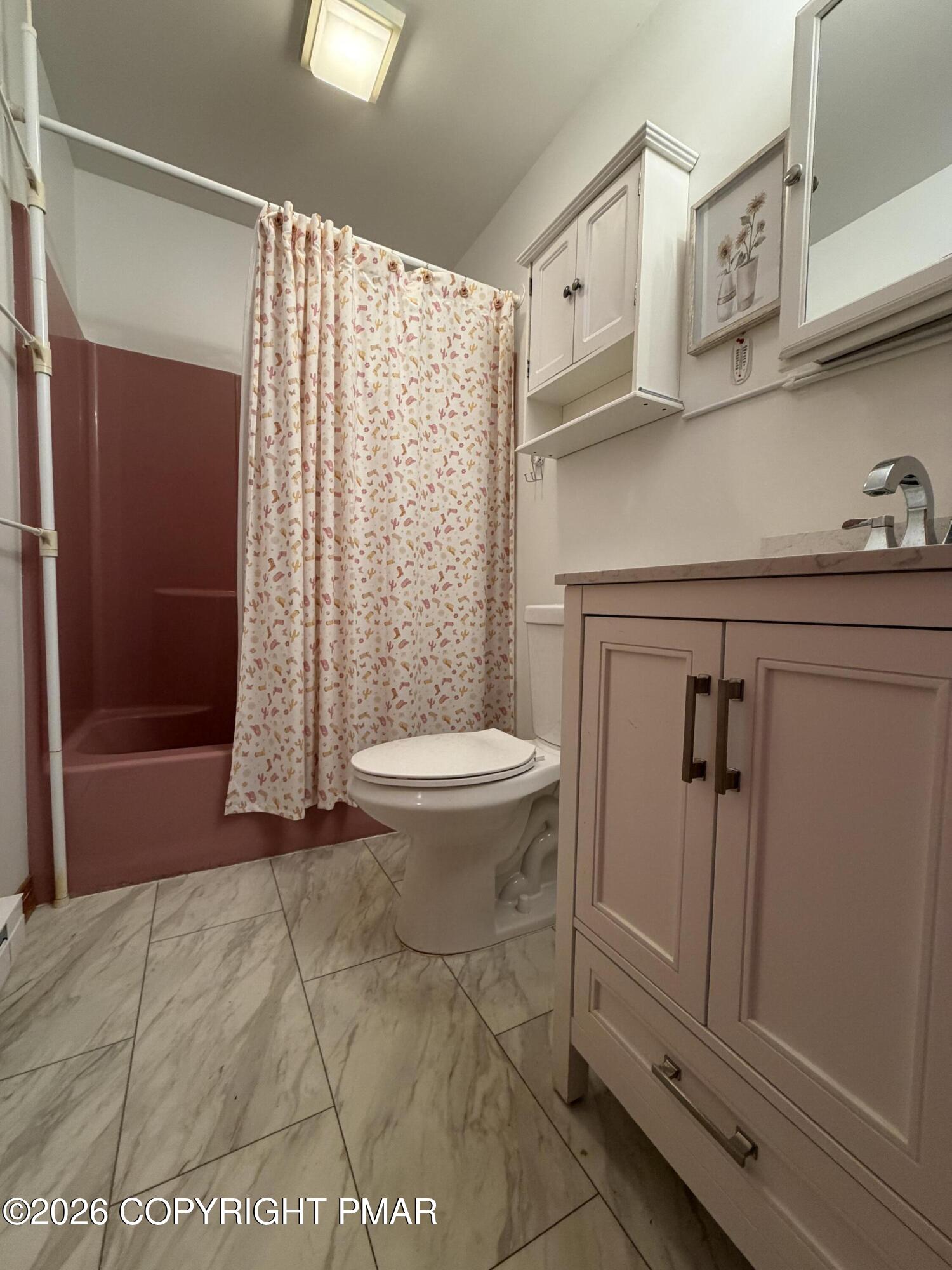 197 Hummingbird Trail Bushkill, PA 18324 - Photo 18 of 33 Bathroom #2