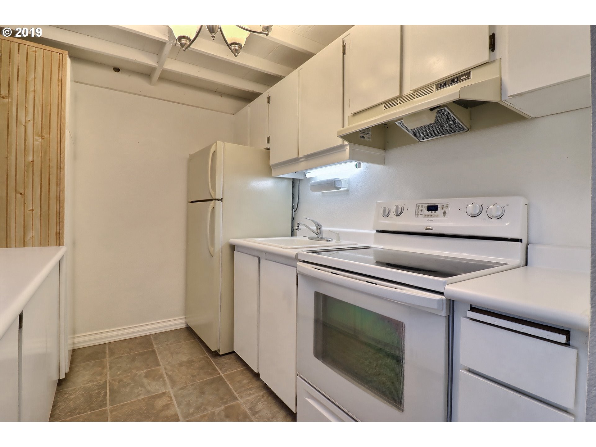 7748 Southwest Barnes Road, Unit B Portland, OR 97225 - Photo 11 of 24 Gallery Image 11