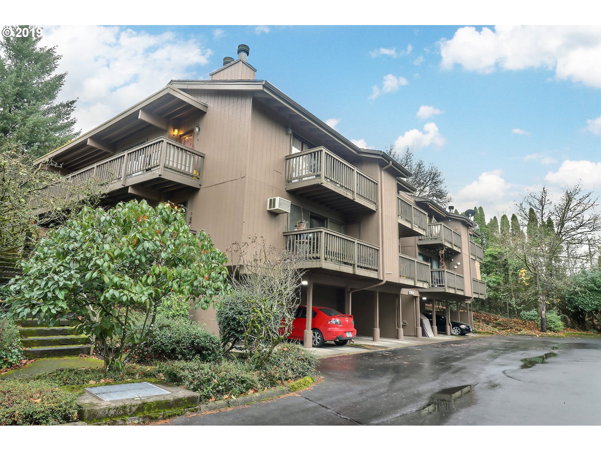 7748 Southwest Barnes Road, Unit B Portland, OR 97225 - Photo 4 of 24 Gallery Image 4