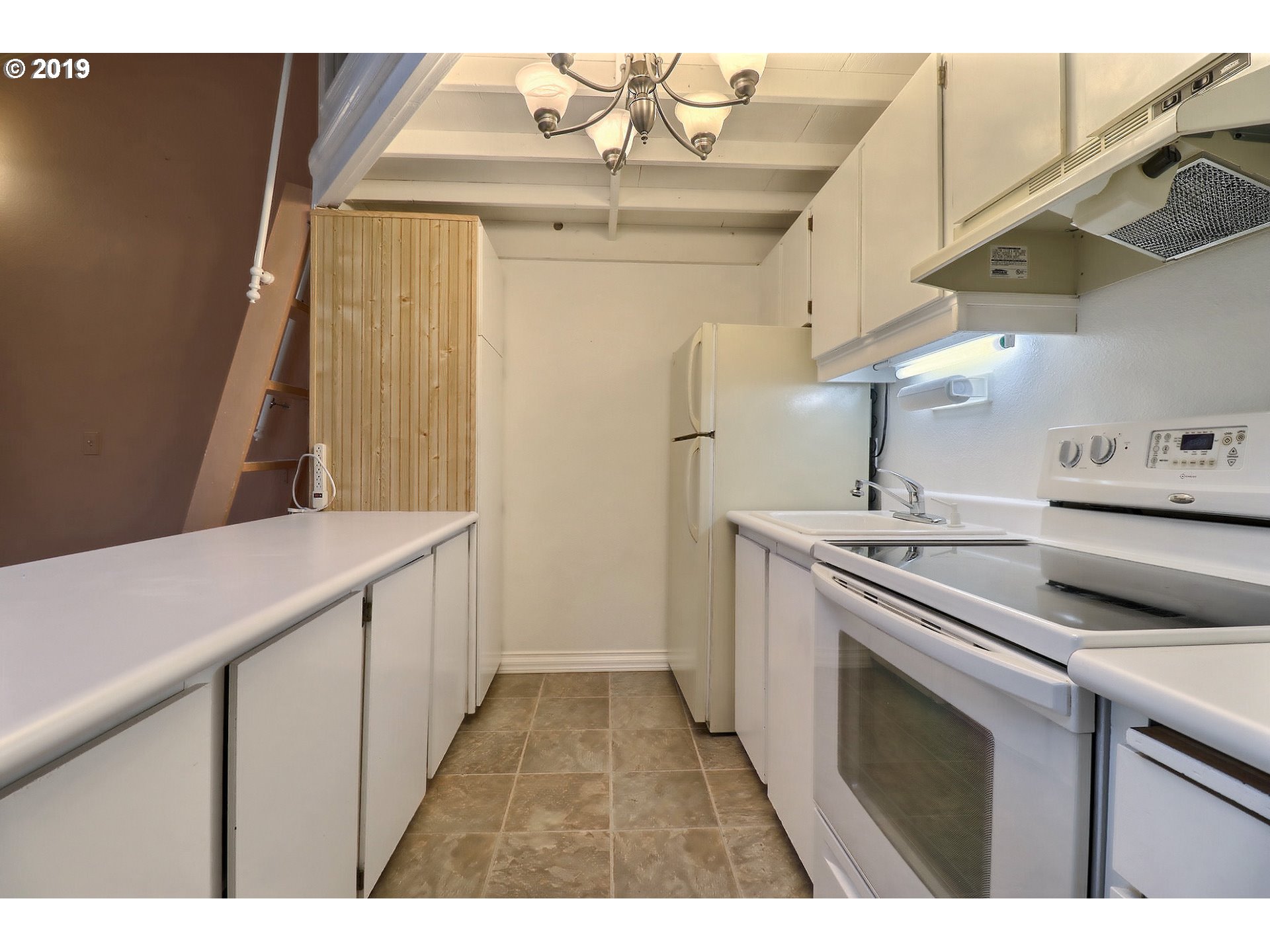 7748 Southwest Barnes Road, Unit B Portland, OR 97225 - Photo 10 of 24 Kitchen