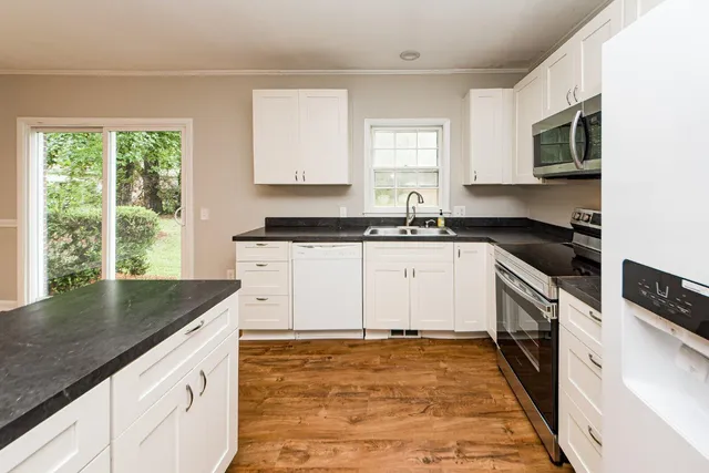 $2,800 | 1010 Yorktown Drive, Charleston, SC 29412