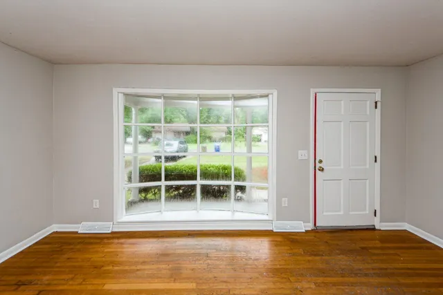 $2,800 | 1010 Yorktown Drive, Charleston, SC 29412