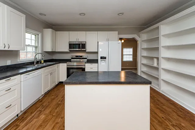 $2,800 | 1010 Yorktown Drive, Charleston, SC 29412