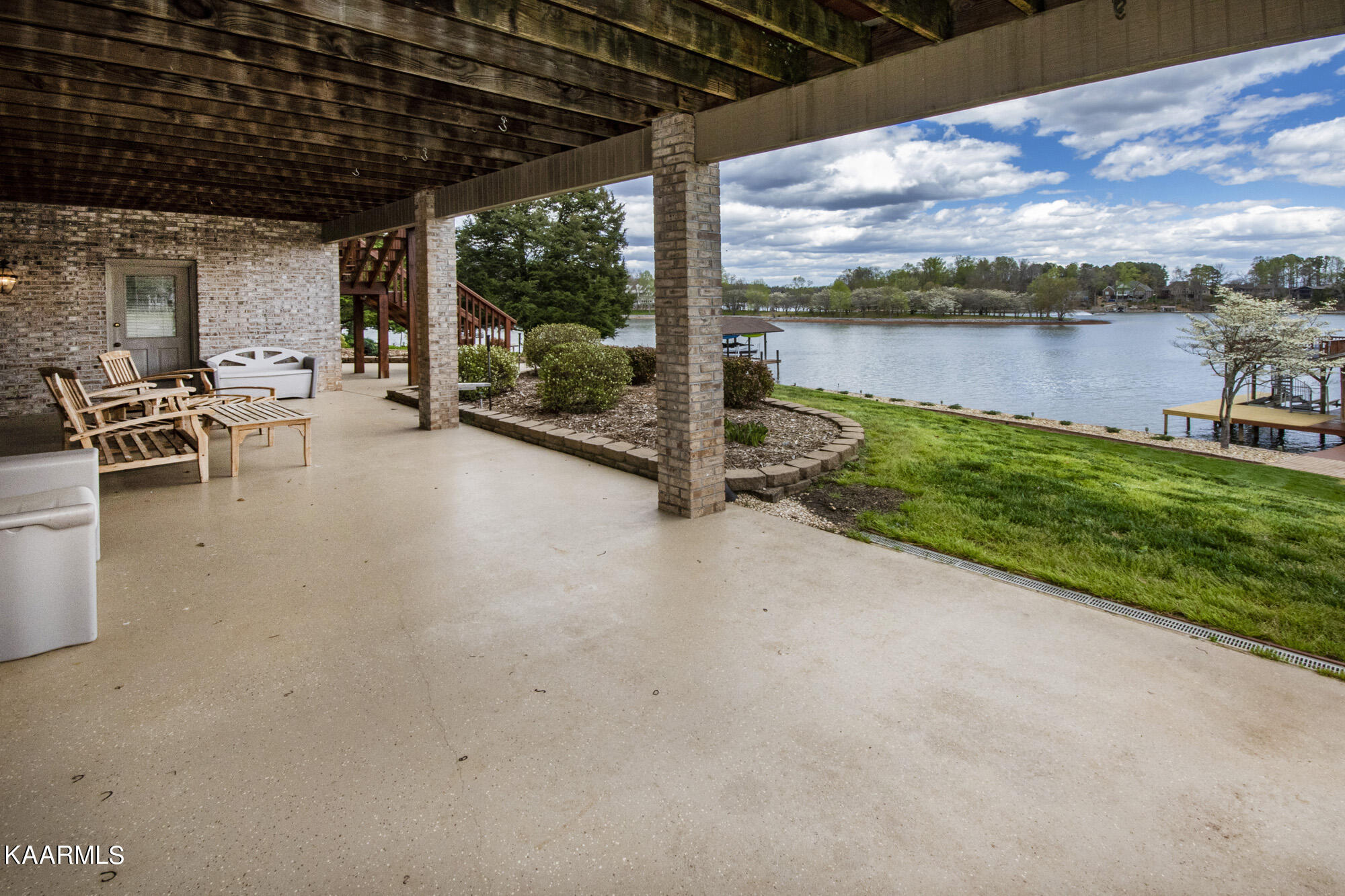 156 Inagehi Way Loudon, TN 37774 - Photo 28 of 39 Large Covered Patio