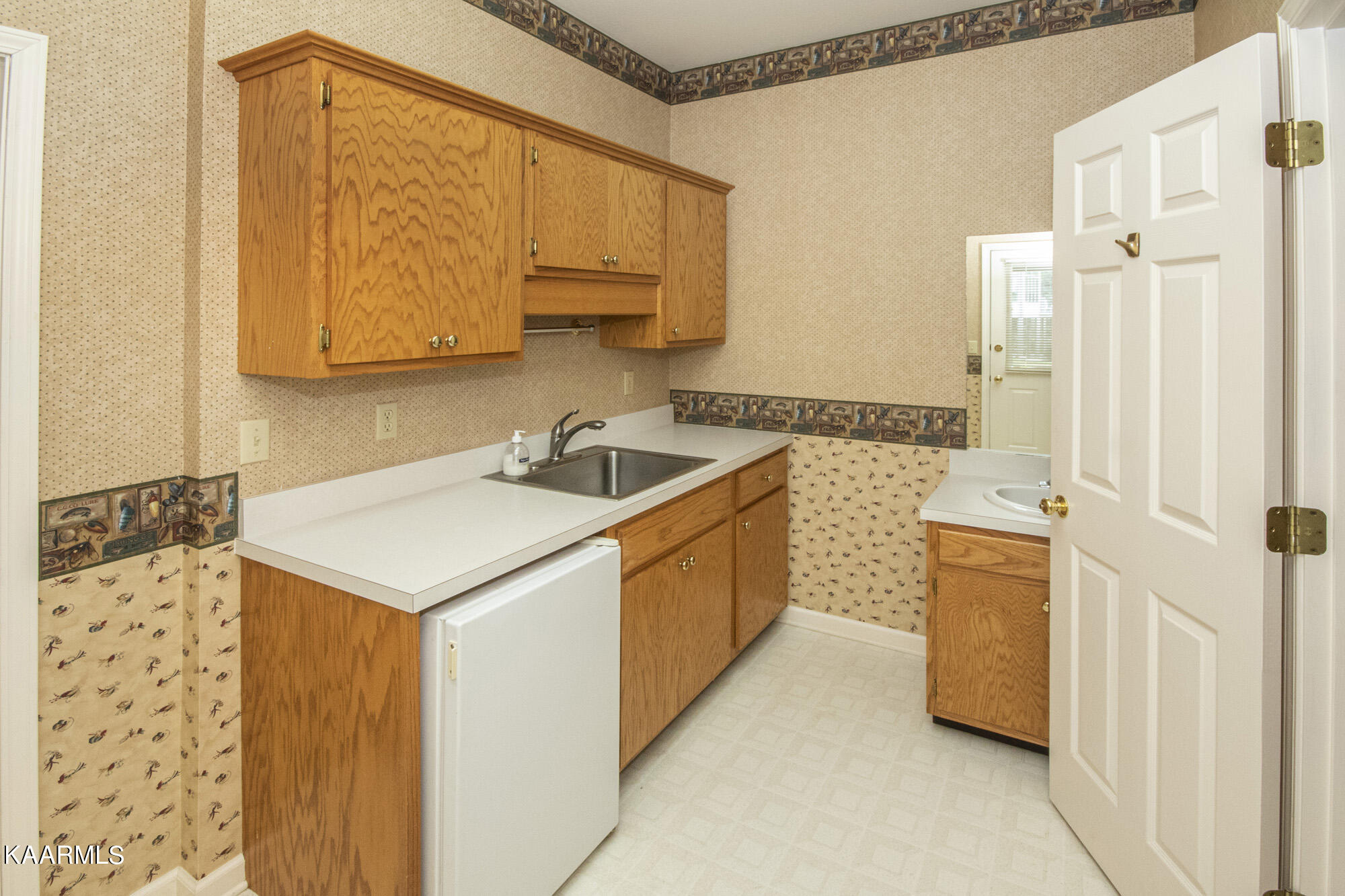 156 Inagehi Way Loudon, TN 37774 - Photo 30 of 39 Kitchenette
