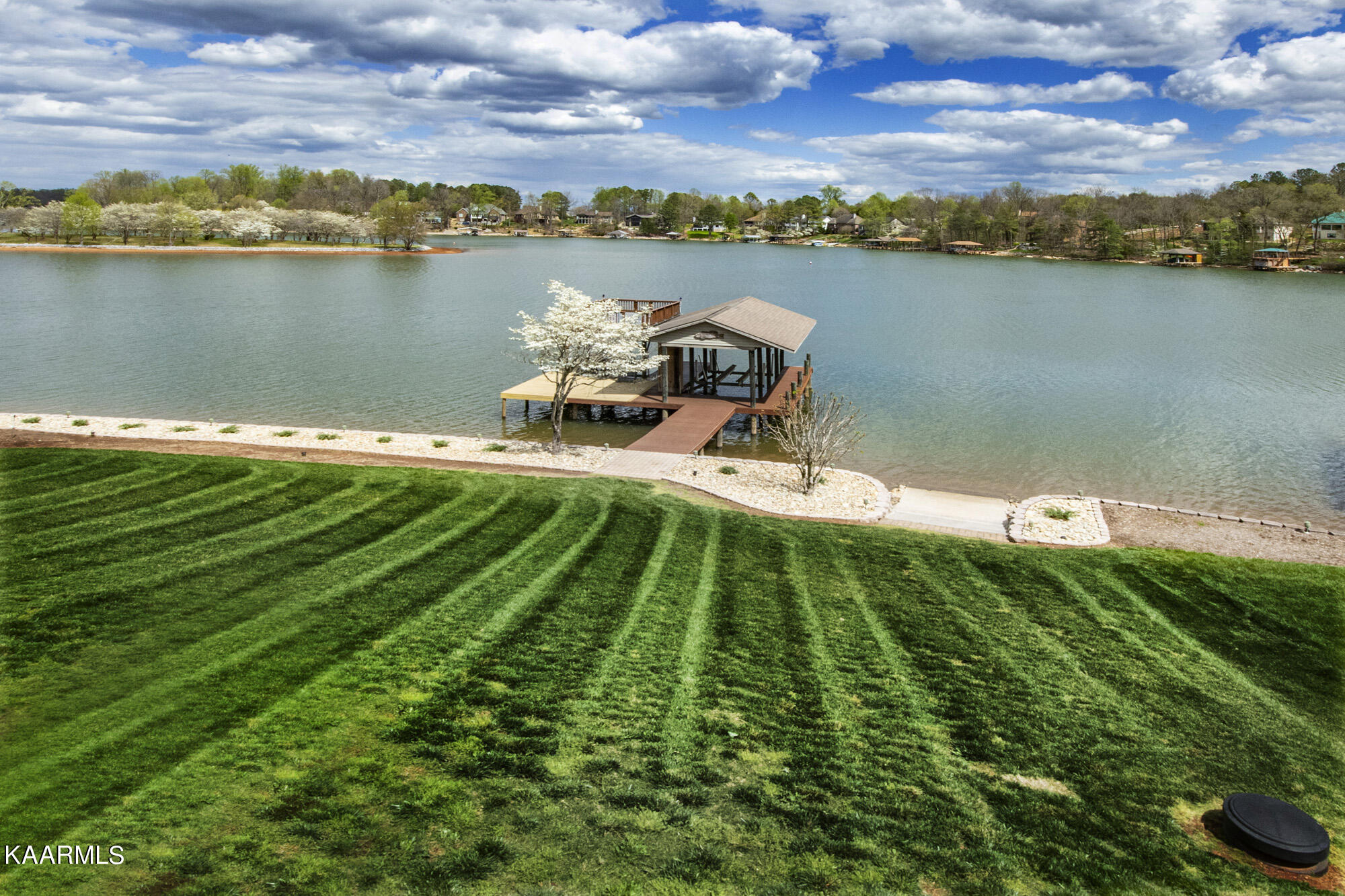 156 Inagehi Way Loudon, TN 37774 - Photo 3 of 39 Private Boat Ramp Too!!
