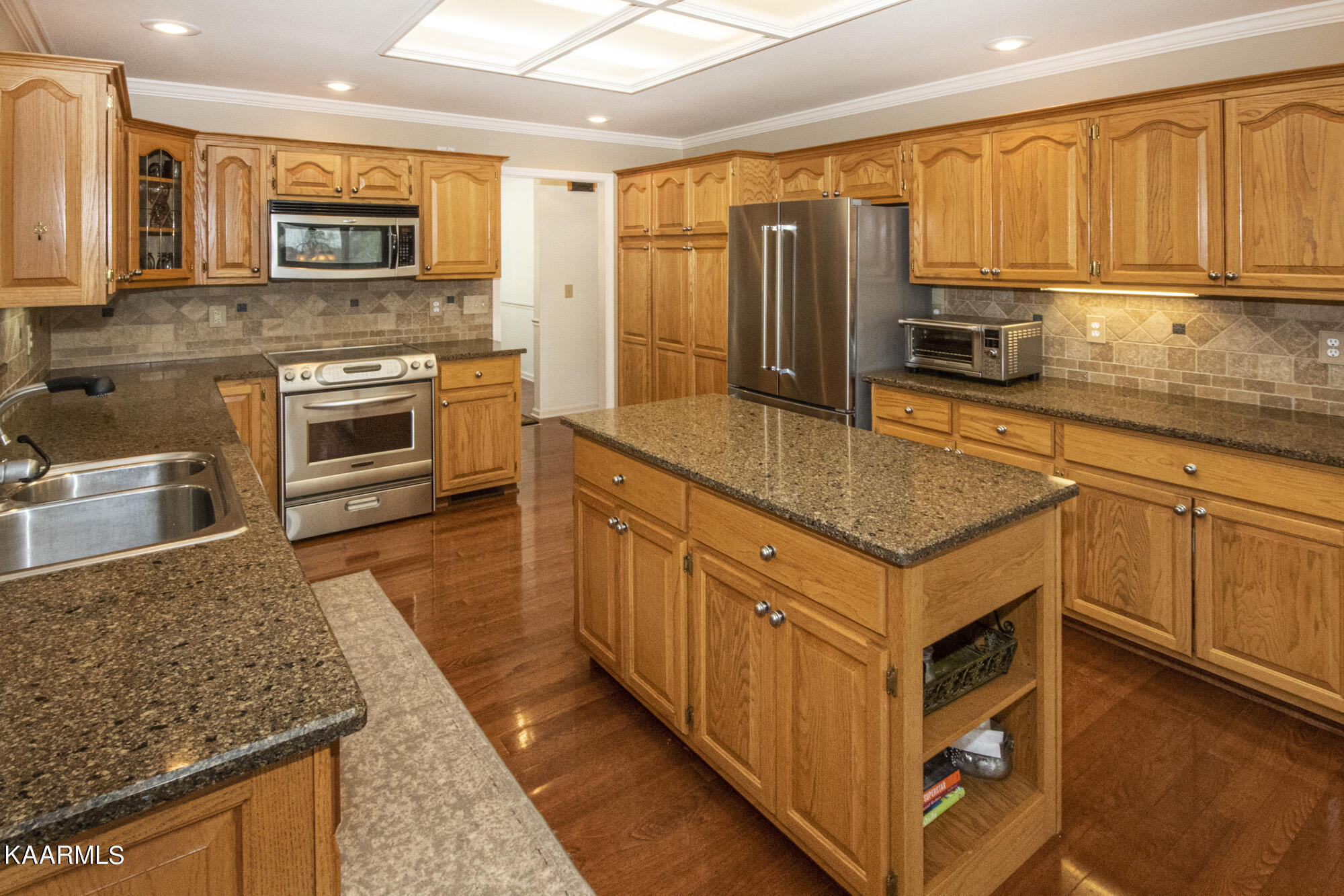 156 Inagehi Way Loudon, TN 37774 - Photo 10 of 39 Kitchen-Aid Stainless Appliances