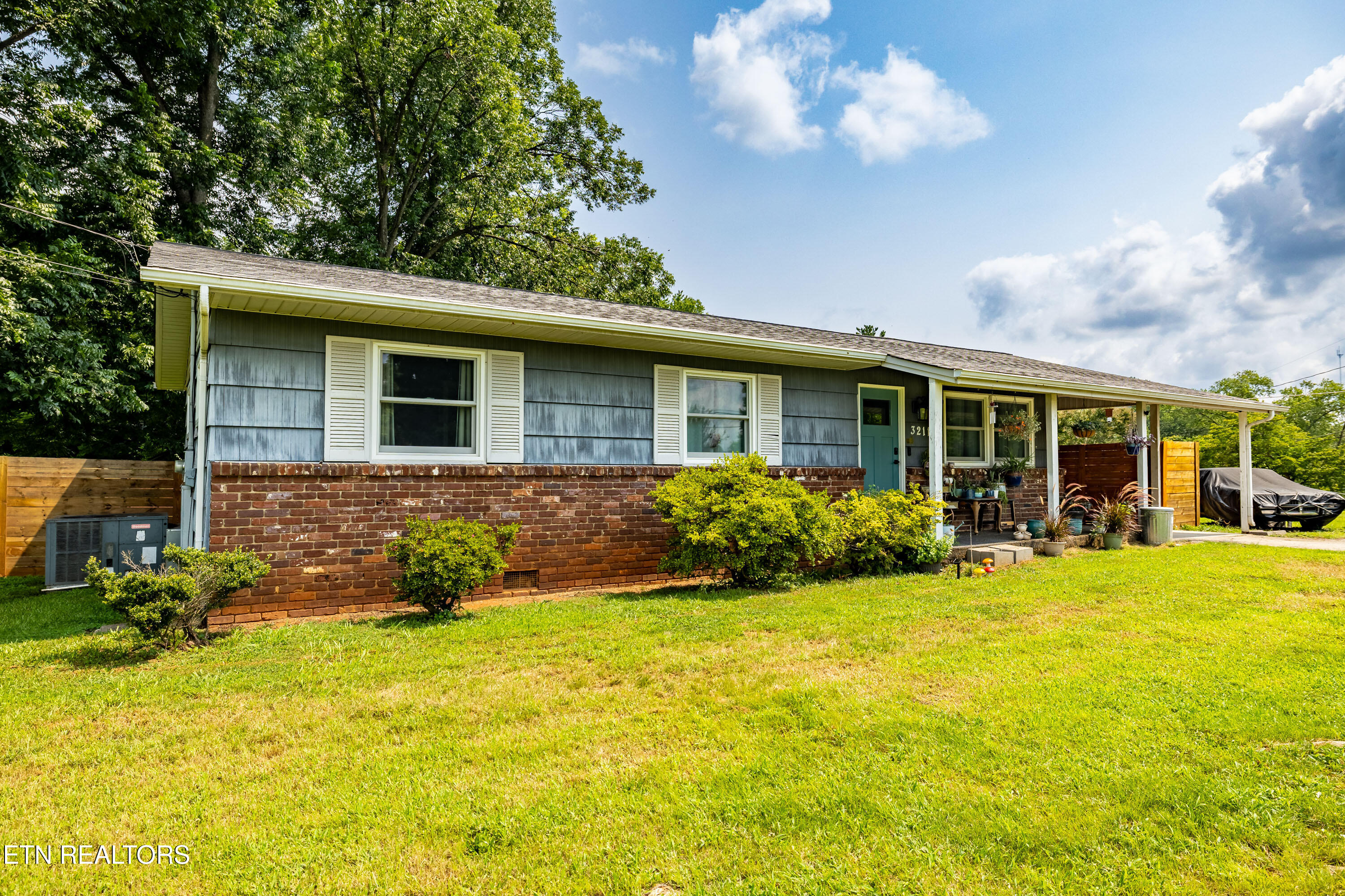 3211 Lineback Road Northwest Knoxville, TN 37921 - Photo 1 of 37 3211LinebackRdNW-2