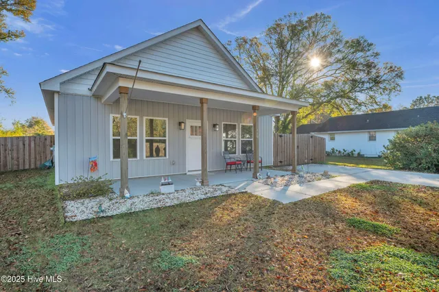 $285,000 | 110 South McCullen Street, Burgaw, NC 28425