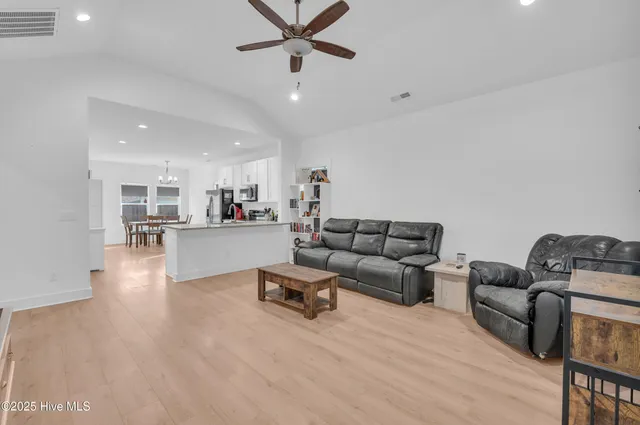 $285,000 | 110 South McCullen Street, Burgaw, NC 28425