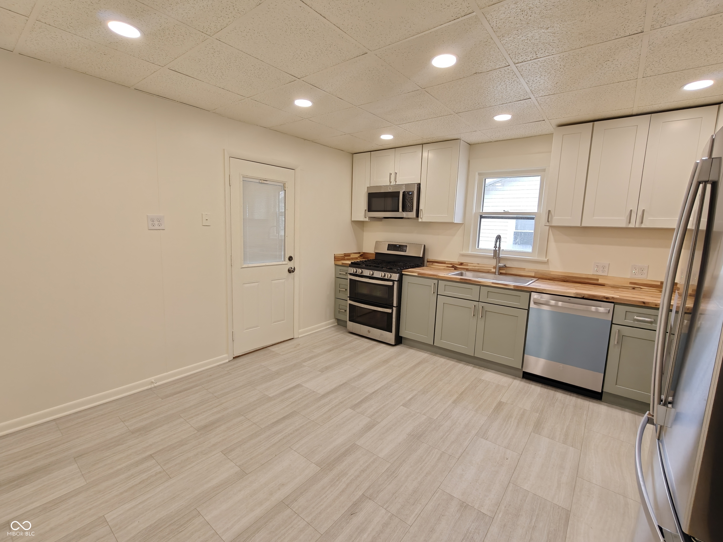 734 Main Street Shelbyville, IN 46176 - Photo 4 of 26