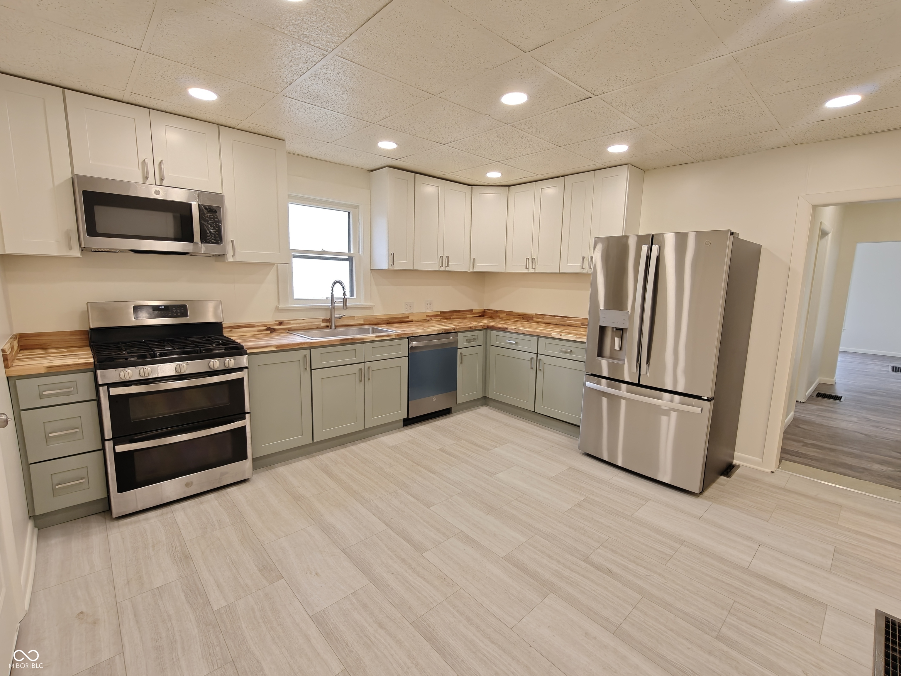 734 Main Street Shelbyville, IN 46176 - Photo 5 of 26