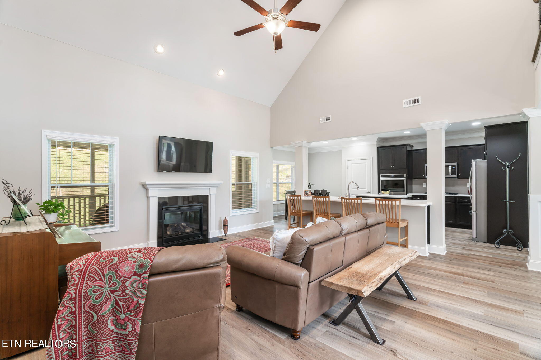 102 Mistletoeberry Road Oak Ridge, TN 37830 - Photo 10 of 60 Living Room