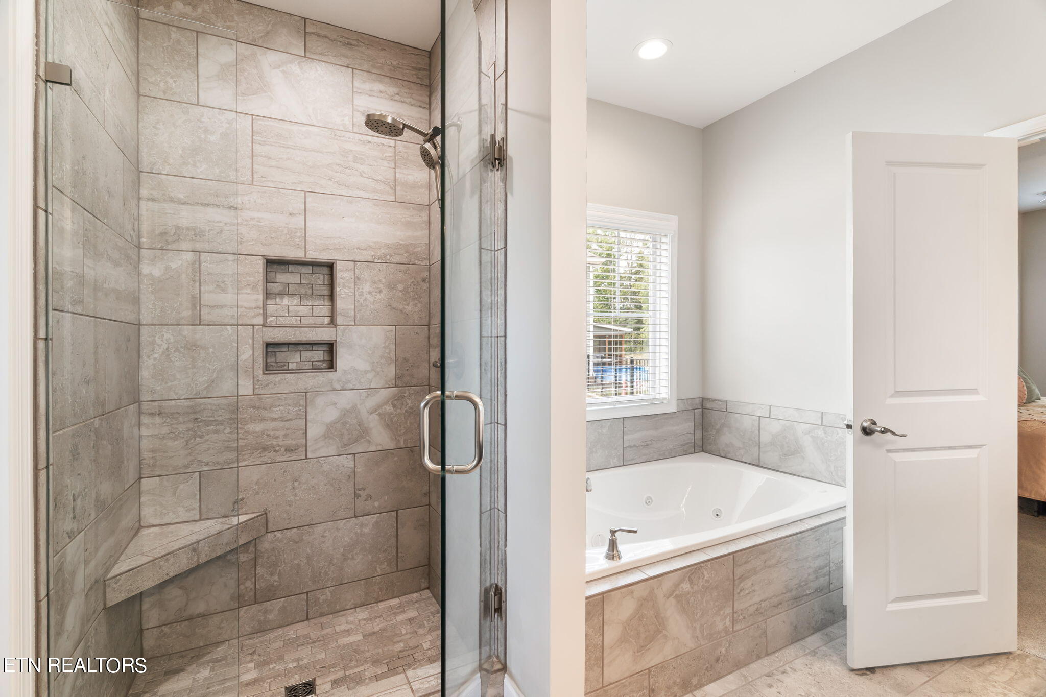 102 Mistletoeberry Road Oak Ridge, TN 37830 - Photo 17 of 60 Walk In Shower
