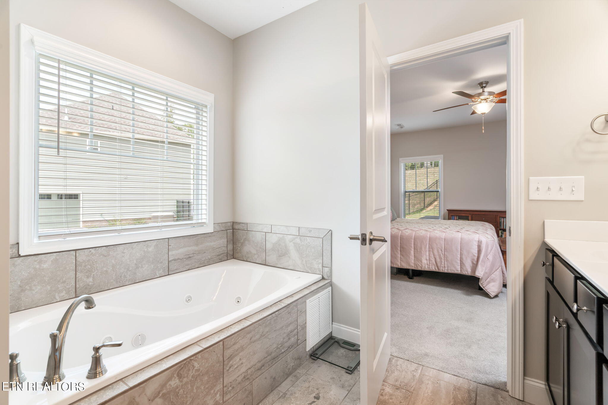 102 Mistletoeberry Road Oak Ridge, TN 37830 - Photo 18 of 60 Jetted Tub