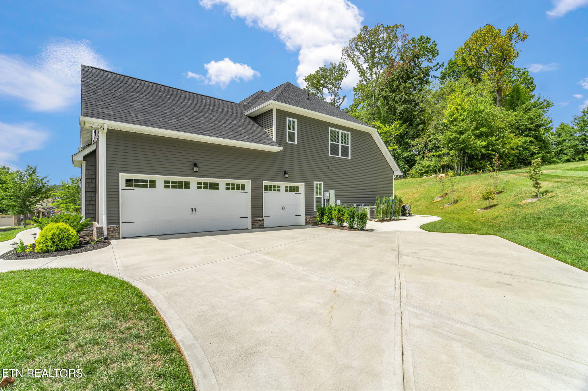 102 Mistletoeberry Road Oak Ridge, TN 37830 - Photo 42 of 60 3 Car Garage