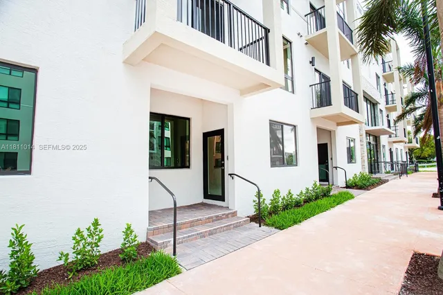 $3,700 | 8167 Northwest 41st Street, Unit E104, Doral, FL 33166