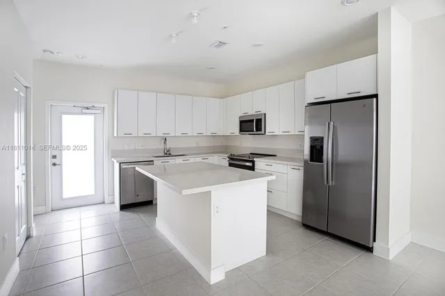 $3,700 | 8167 Northwest 41st Street, Unit E104, Doral, FL 33166