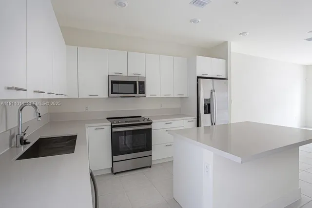 $3,700 | 8167 Northwest 41st Street, Unit E104, Doral, FL 33166