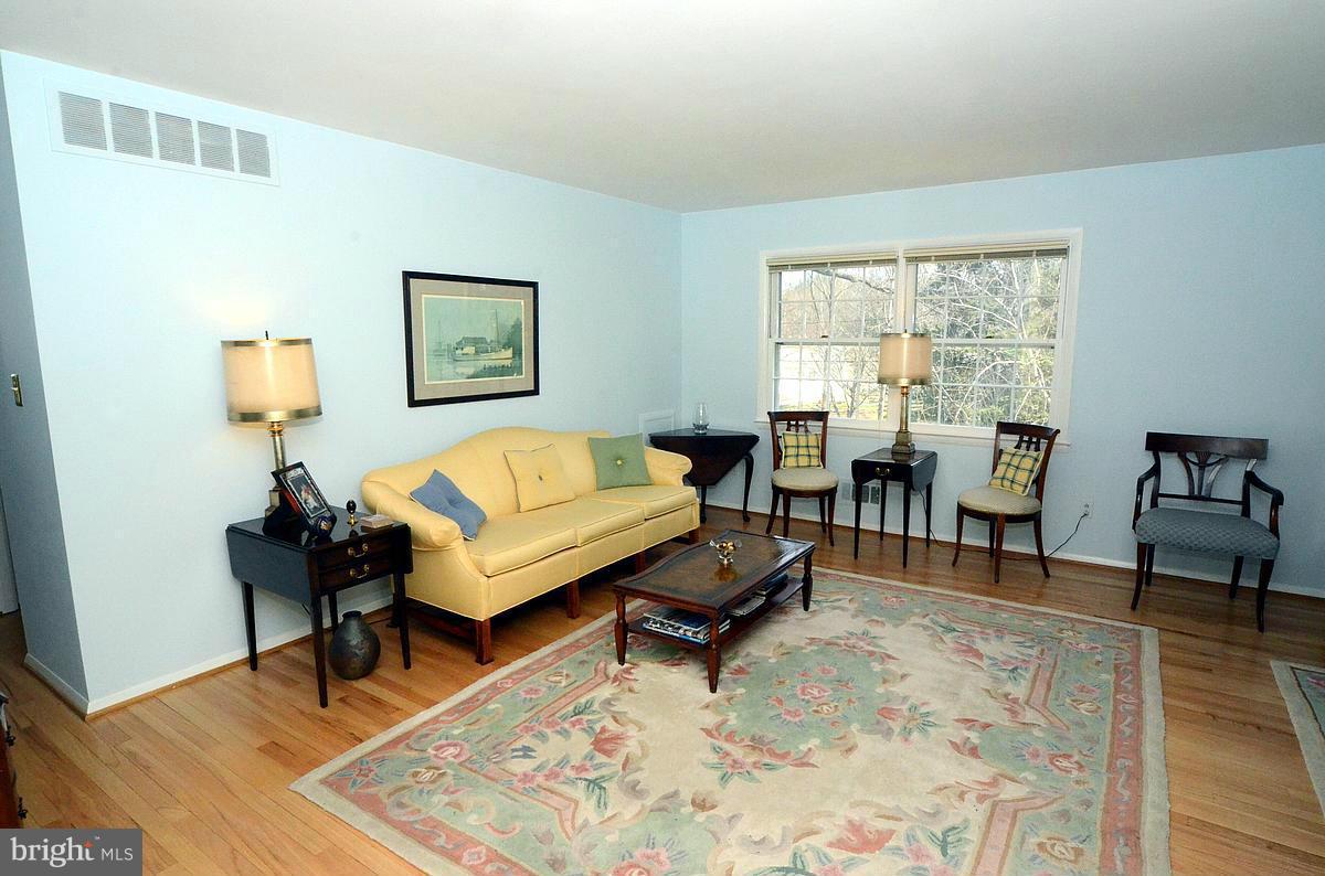 309 Janet Road Reisterstown, MD 21136 - Photo 3 of 22 Living Room