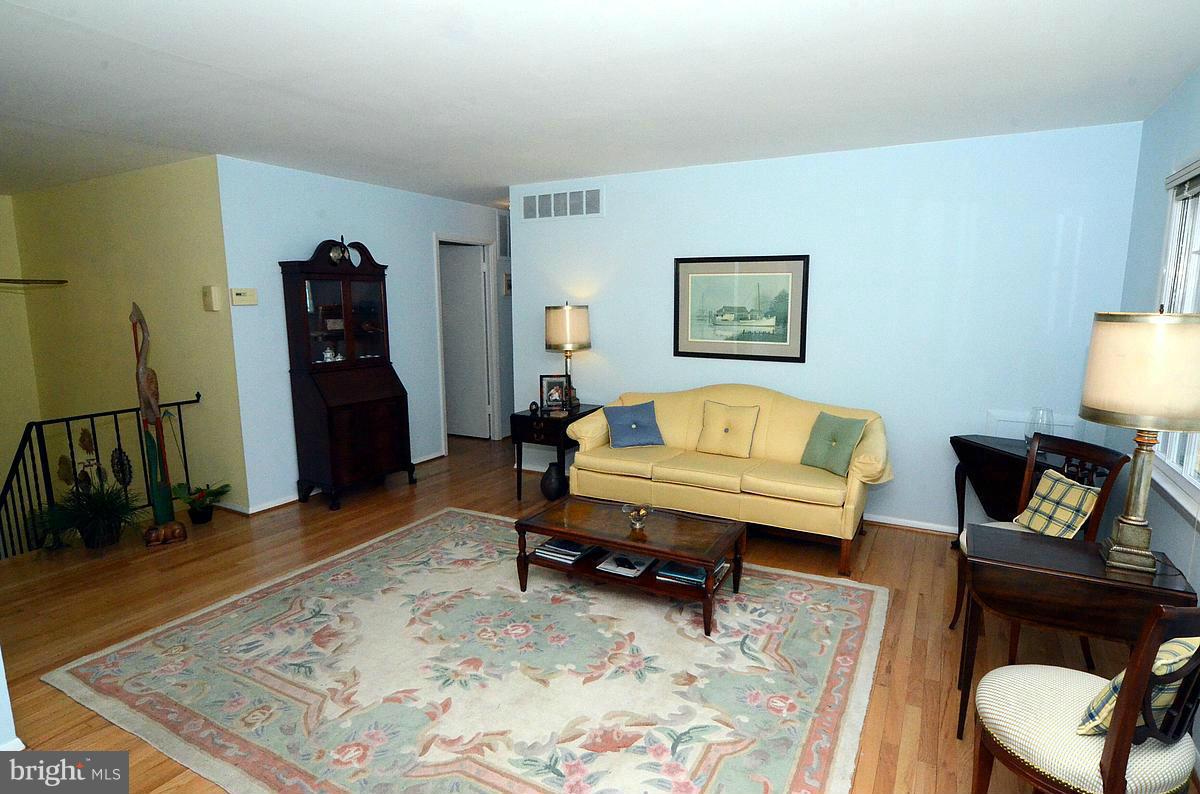 309 Janet Road Reisterstown, MD 21136 - Photo 4 of 22 Living Room