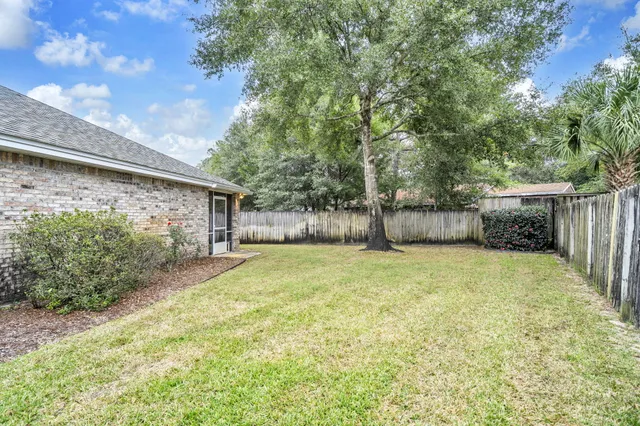 a view of a house with backyard and garden