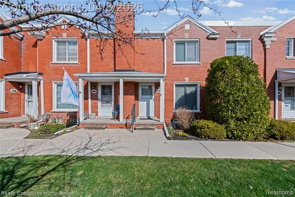 $217,900 | 703 1/2 St Clair Avenue, Grosse Pointe, MI 48230