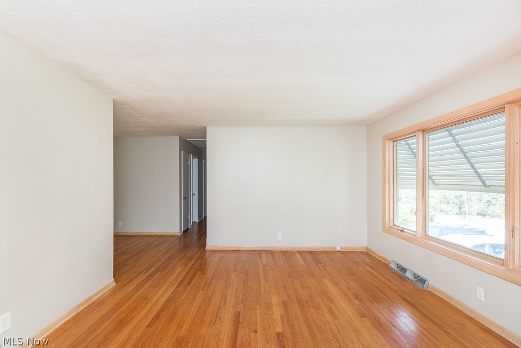 7812 Hoertz Road Cleveland, OH 44134 - Photo 6 of 27