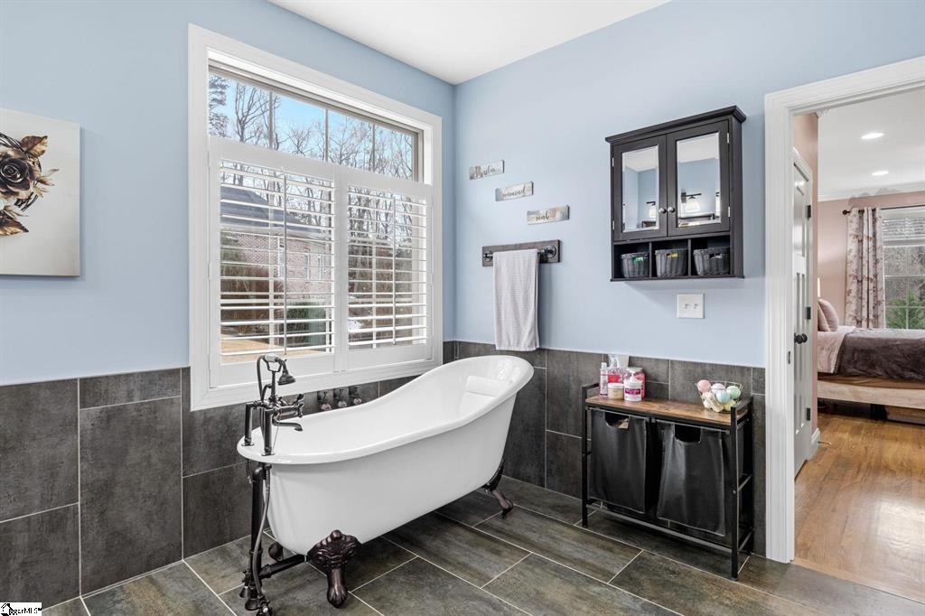 10 Colonel Storrs Court Greer, SC 29650 - Photo 45 of 48 Indulge in relaxation with a freestanding clawfoot tub, perfect for unwinding after a long day.