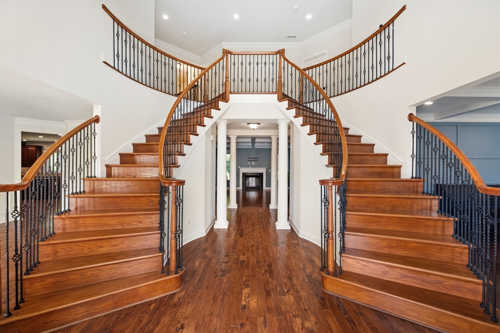 208 Mohawk Path Holliston, MA 01746 - Photo 4 of 35 Gallery Image 4