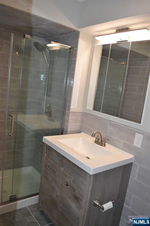 33 Henry Place, Unit B4 Hackensack, NJ 07601 - Photo 19 of 36