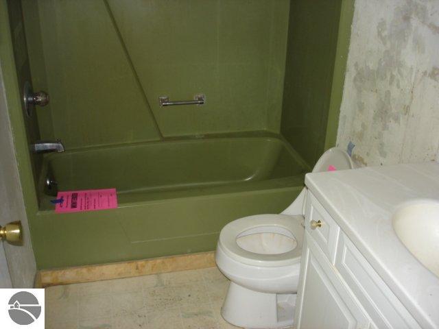 2239 East Potter Road Traverse City, MI 49696 - Photo 6 of 6 1691424-5.JPG