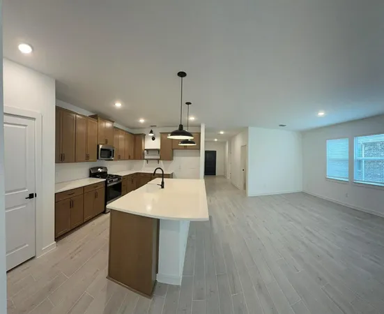 $2,998 | 4727 Bay Vista Drive, Baytown, TX 77523