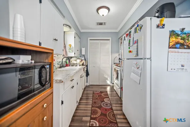 $220,000 | 654 Calumet Drive, Palacios, TX 77465