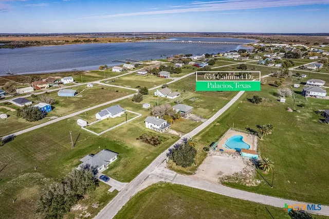$220,000 | 654 Calumet Drive, Palacios, TX 77465