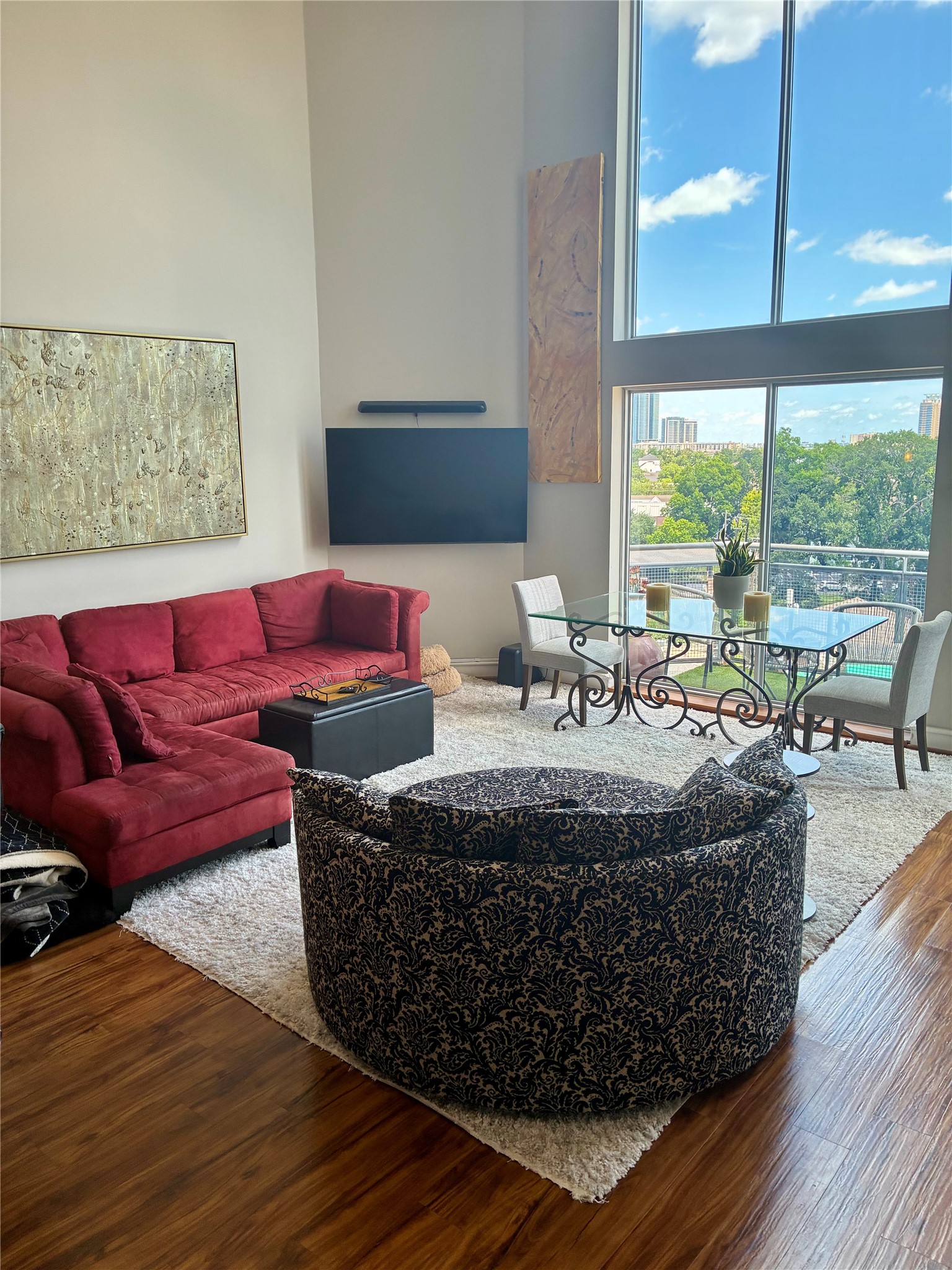 3311 Yupon Street, Unit 605 Houston, TX 77006 - Photo 1 of 16 Living room with large north facing window
