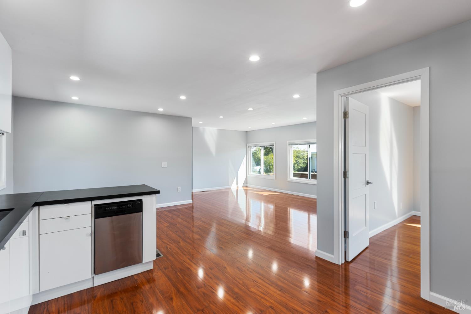 363 Glacier Way San Rafael, CA 94903 - Photo 8 of 32