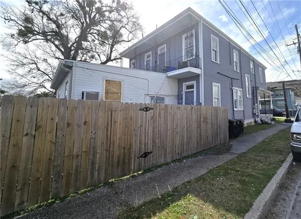 $950 | 2837 General Pershing Street, Unit A, New Orleans, LA 70115