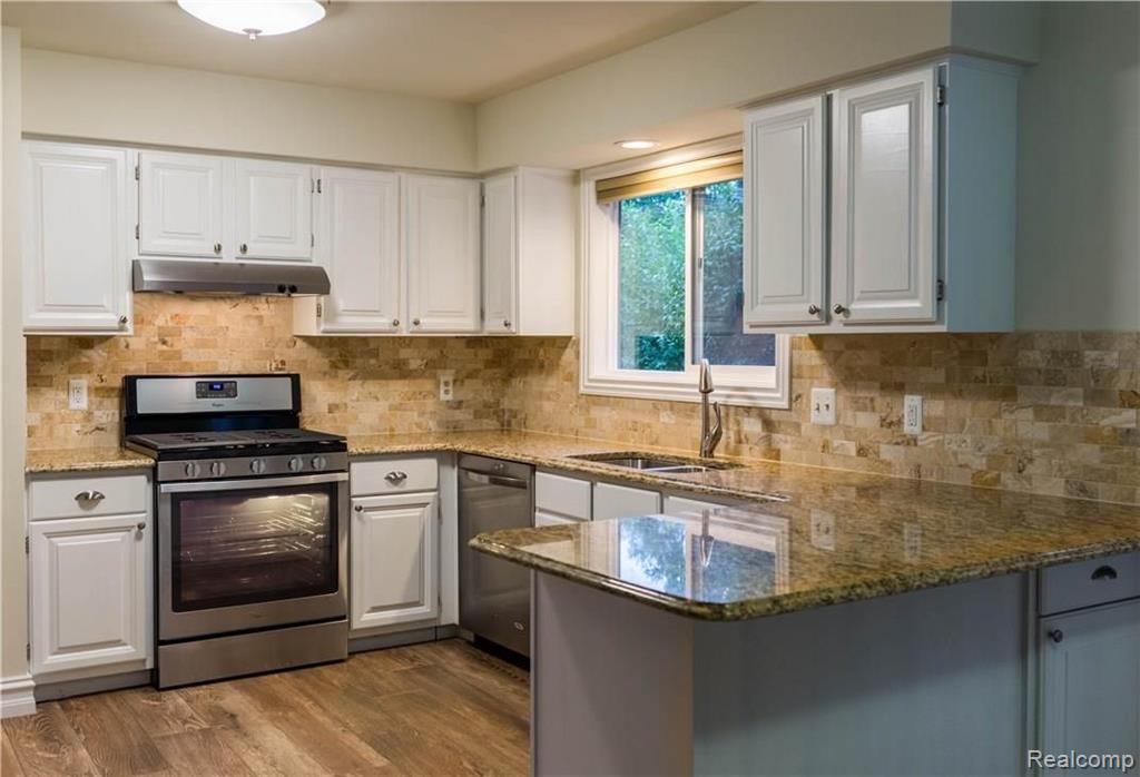 528 Hidden Ridge Drive Troy, MI 48083 - Photo 5 of 30