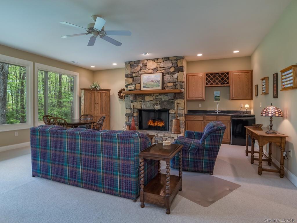 113 Little Cherokee Ridge Hendersonville, NC 28739 - Photo 22 of 37 Gallery Image 22