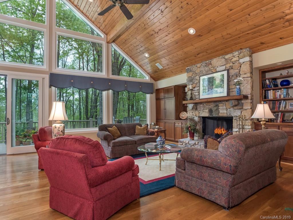 113 Little Cherokee Ridge Hendersonville, NC 28739 - Photo 4 of 37 Gallery Image 4