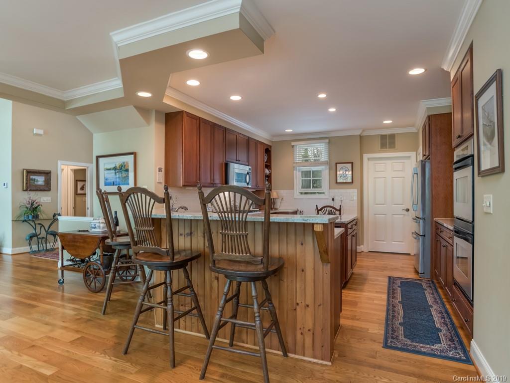 113 Little Cherokee Ridge Hendersonville, NC 28739 - Photo 9 of 37 Gallery Image 9