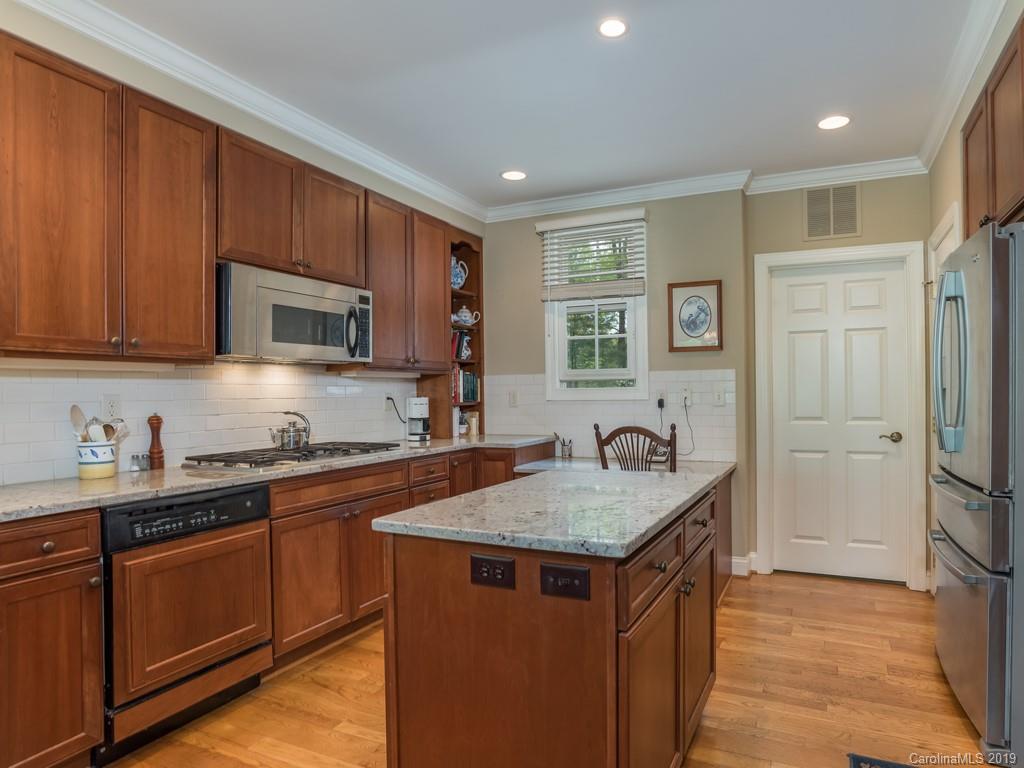 113 Little Cherokee Ridge Hendersonville, NC 28739 - Photo 10 of 37 Gallery Image 10