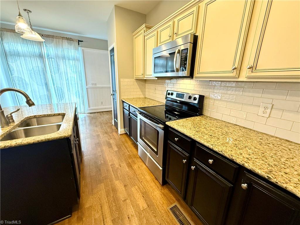 3403 Garrick Trace Browns Summit, NC 27214 - Photo 11 of 49 Kitchen