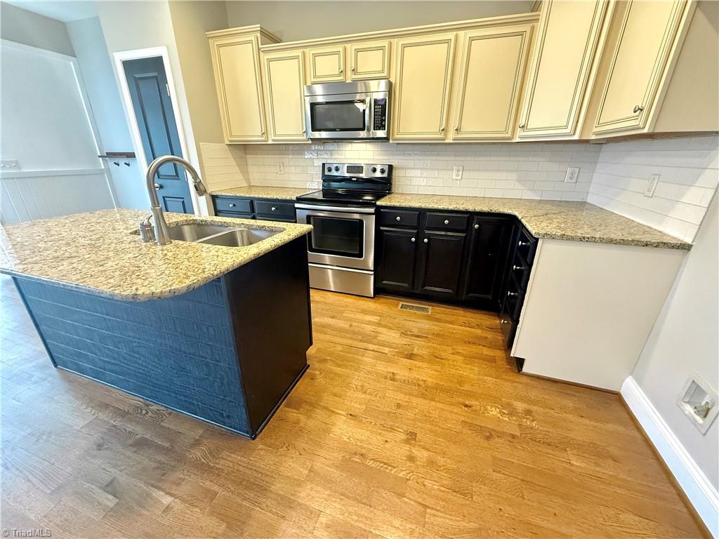 3403 Garrick Trace Browns Summit, NC 27214 - Photo 7 of 49 Kitchen